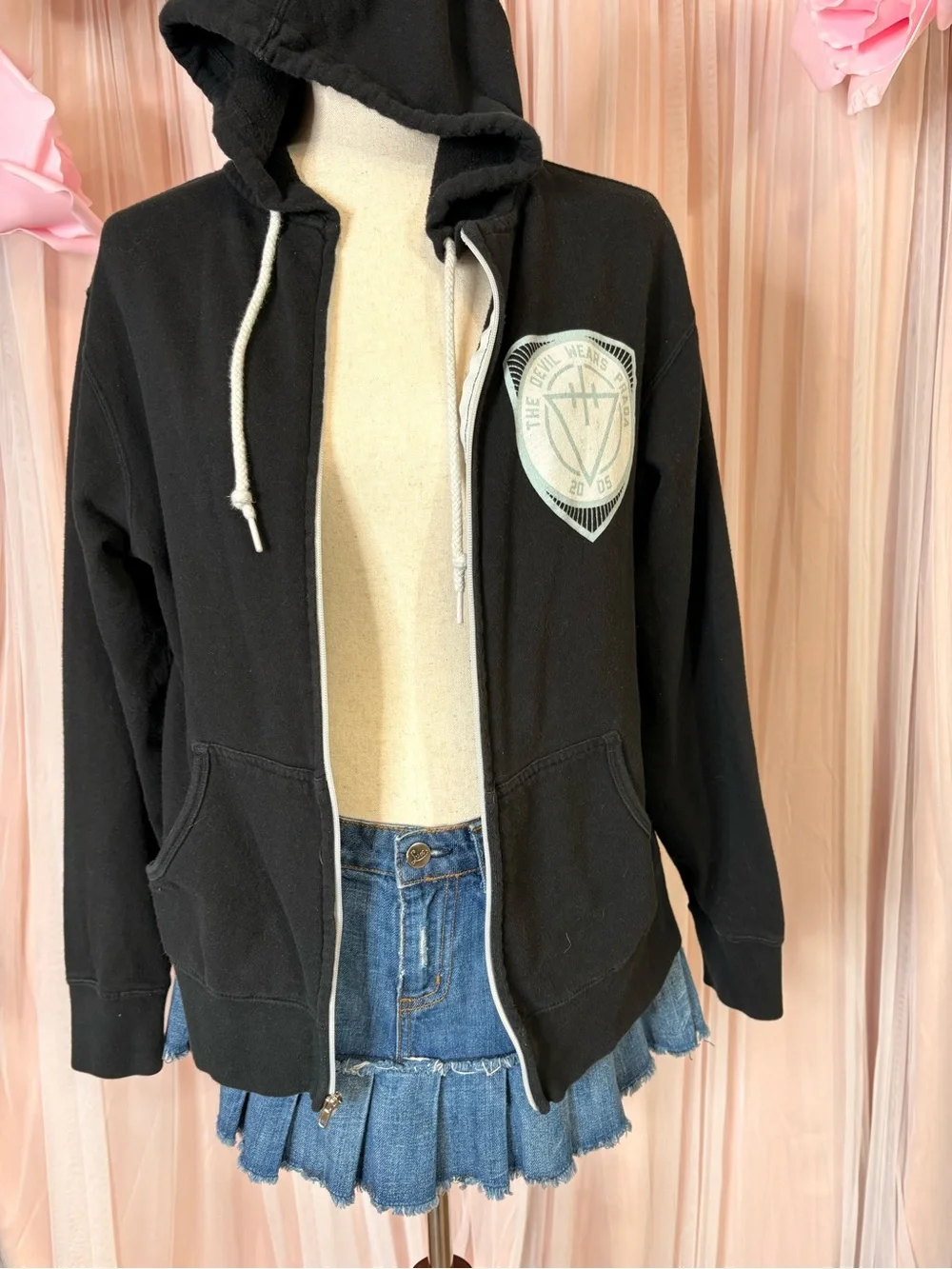 The Devil Wears Prada Band Hoodie M Black Zip Up Metalcore 2005 Graphic